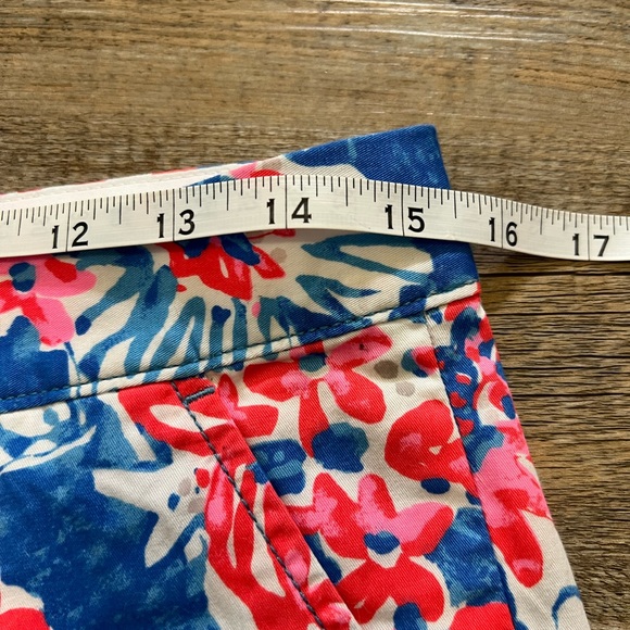 Lilly Pulitzer red white and blue pop pop printed buttercup scalloped shorts - Picture 9 of 13